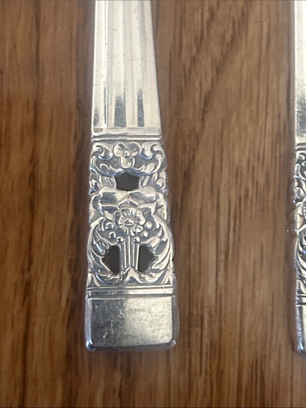 Stainless Steel Ornate Handle Dessert Flatware Set - Silver 14 piece - Picture 4 of 10